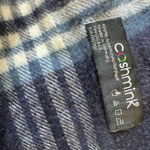 Lovely Soft Scarf take 20% off - Picture 2 of 4